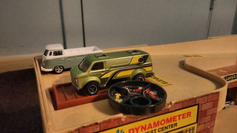 Illustration for article titled A Friday flashback to the old Hot Wheels service center.